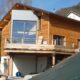 Installation de panneaux solaires sur une maison à Talloires