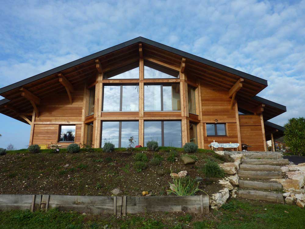 Maison équipée de domotique et panneaux photovoltaiques par E-Lake Annecy