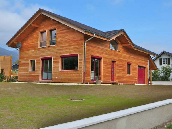 Maison économique avec panneaux solaires