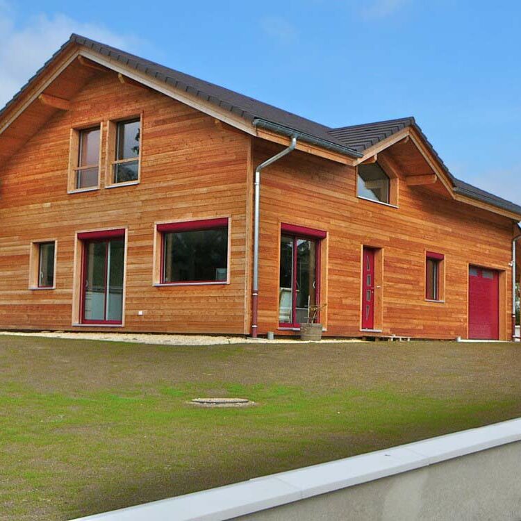 Maison économique avec panneaux solaires